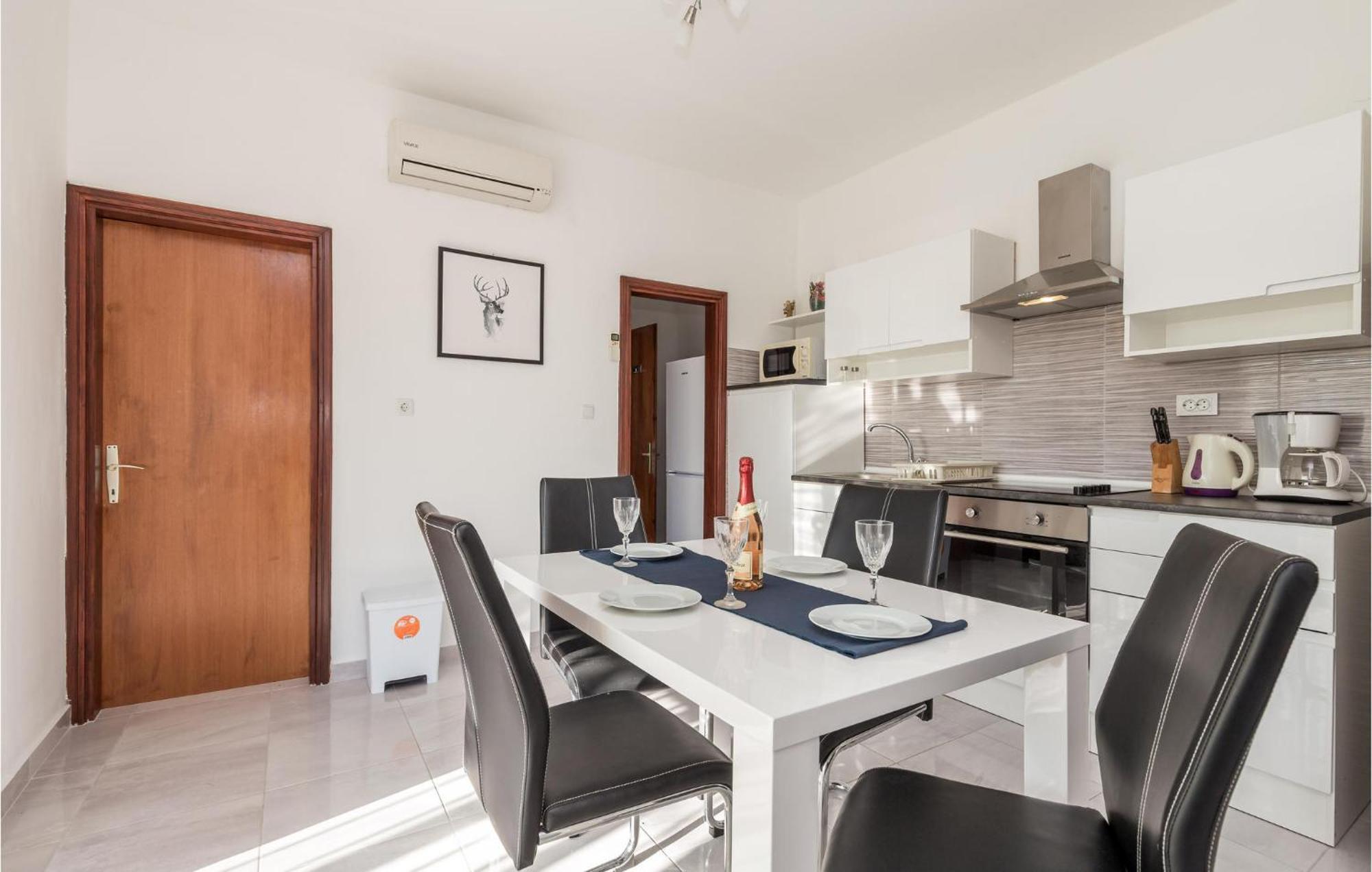 Pet Friendly Apartment In Kampor With Kitchen Exterior foto